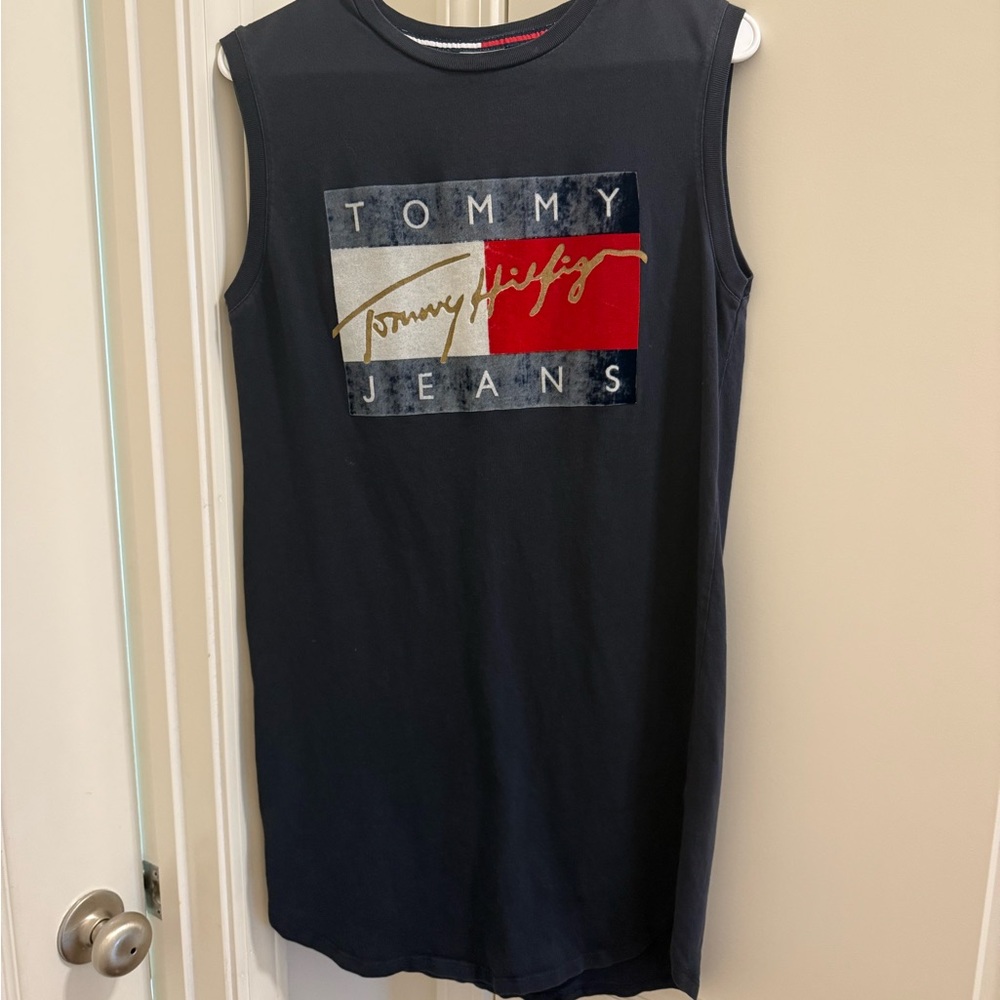 Tommy Hilfiger Graphic Tee with Red and Blue Logo